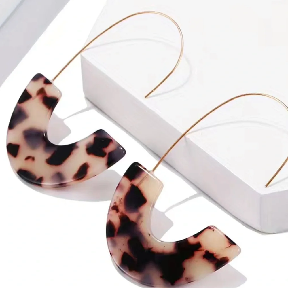 NWT Stella Coffee Resin Hoop Earrings